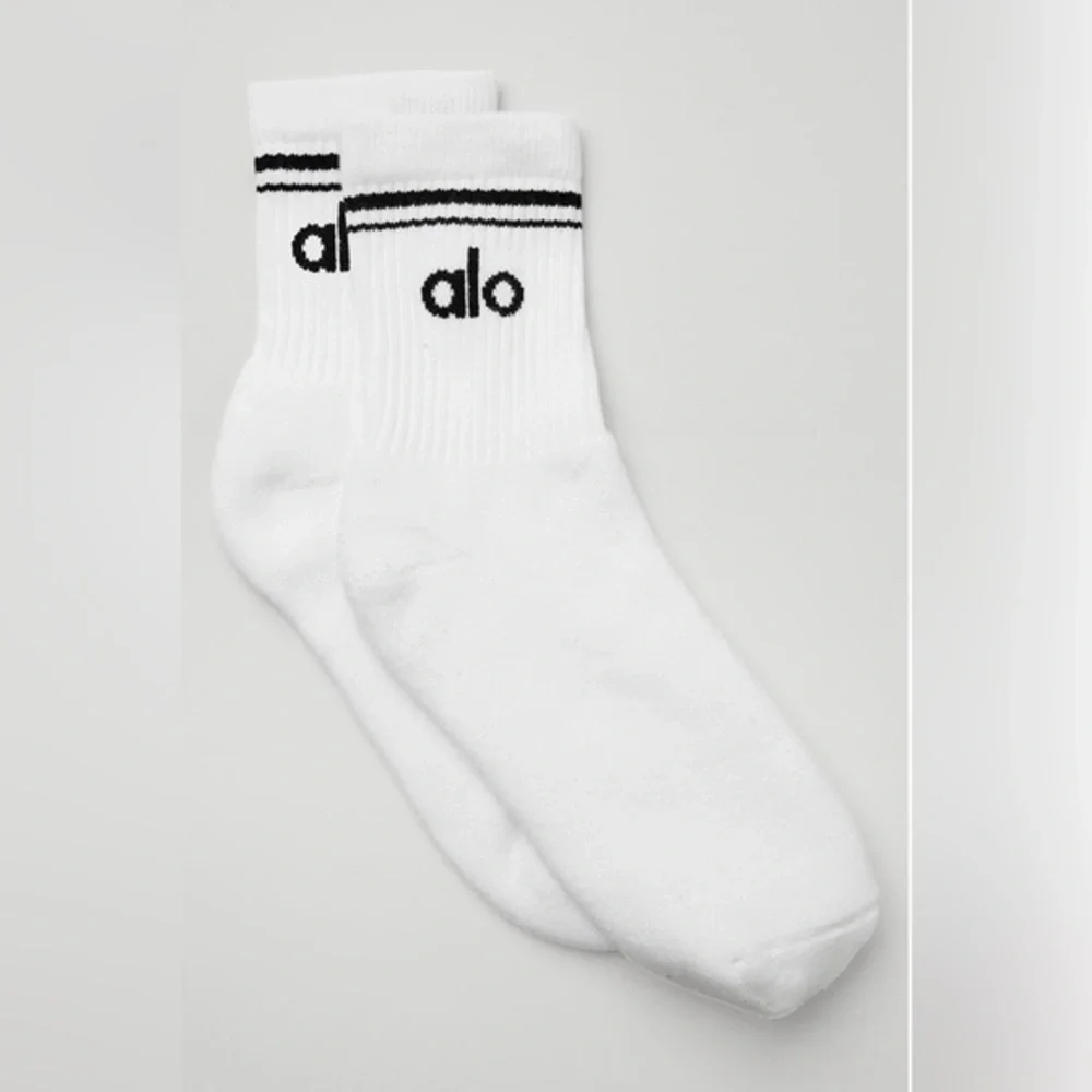 ALO Yoga Unisex Half Crew White Athletic Socks